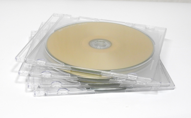 大量のCD・DVDの回収